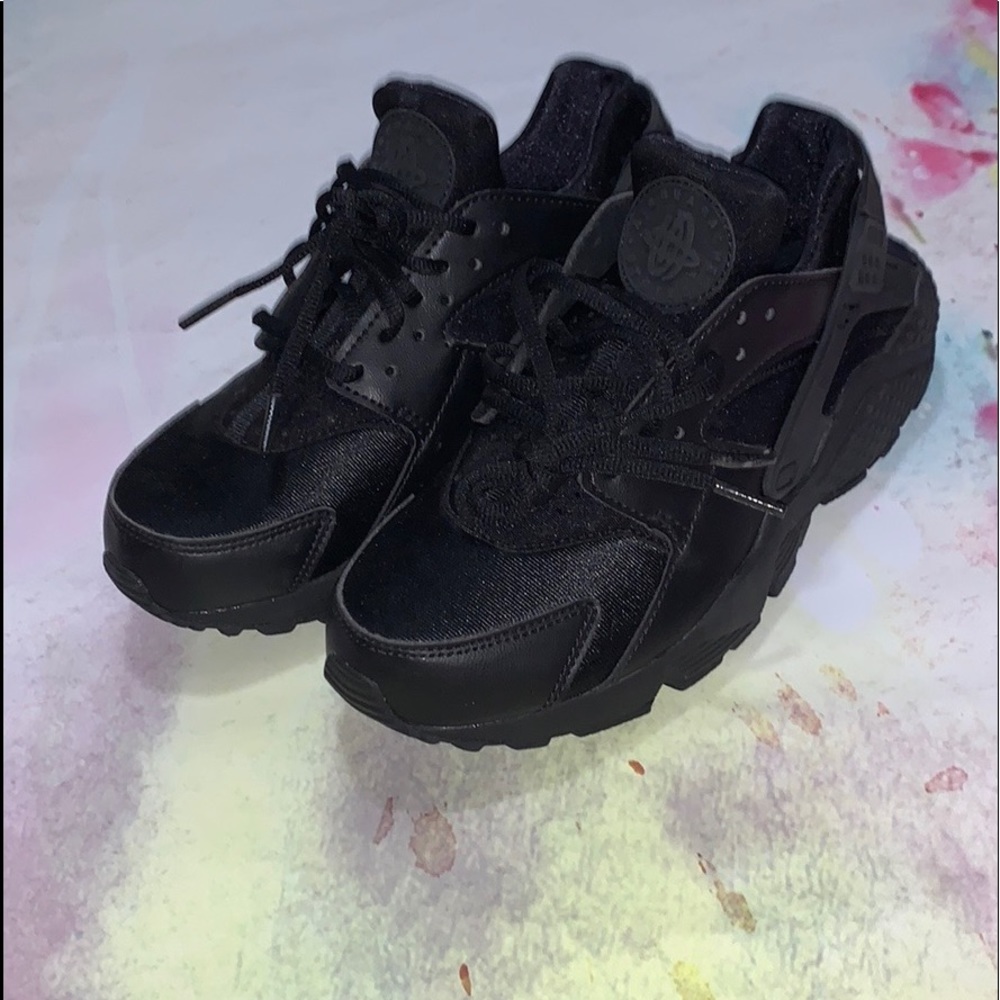 Women’s All Black Nike Huarache